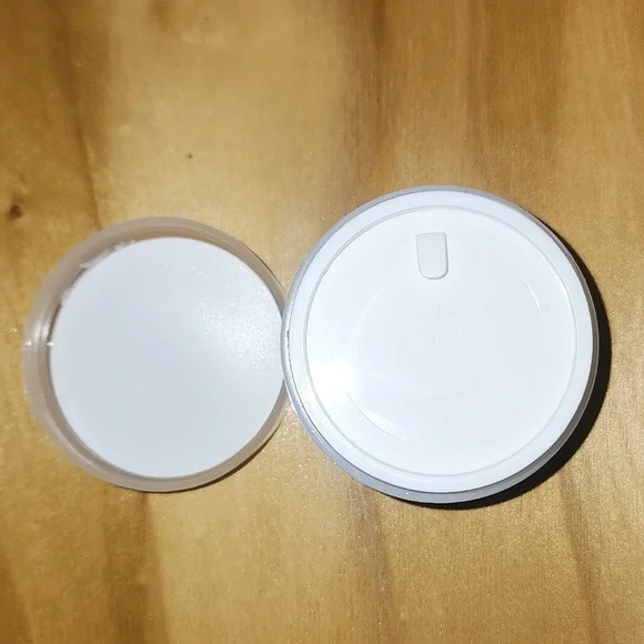 Avon Solutions Banishing Cream Skin Discoloration Improver - Picture 2 of 3